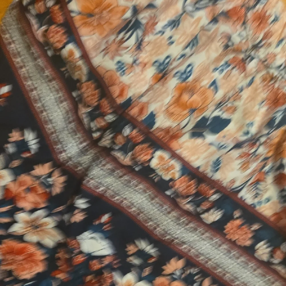Floral Patterned Women's Shorts Size 3x - Picture 3 of 3